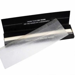 Cigaretové papieriky Libella Extra Thin KS Super Slim - otvorený booklet a detail papieriku