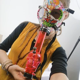 Plynová maska s bongom kawum - maska na modelke