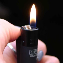 Zapaľovač Clipper Soft Touch Classic Čierny - detail plameňa