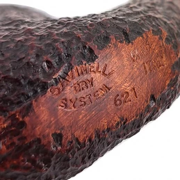 Fajka na tabak Savinelli New Dry System Rusticated Dark Brown 9mm - detail vyrytého označenia fajky